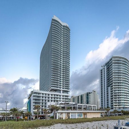Lyfe Resort & Residences Hollywood Bagian luar foto