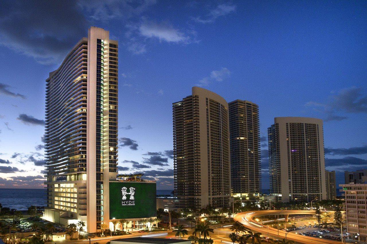 Lyfe Resort & Residences Hollywood Bagian luar foto