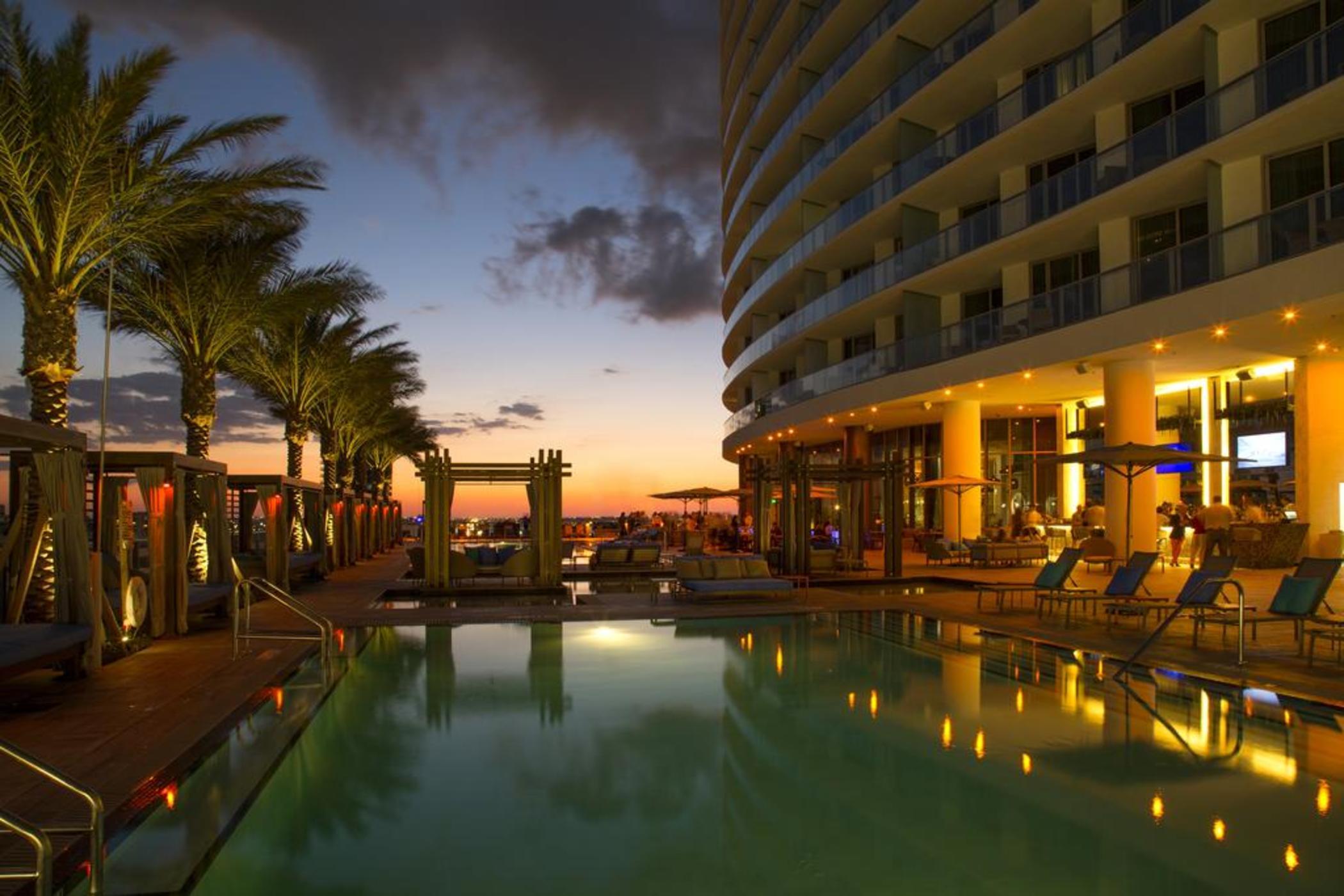 Lyfe Resort & Residences Hollywood Bagian luar foto