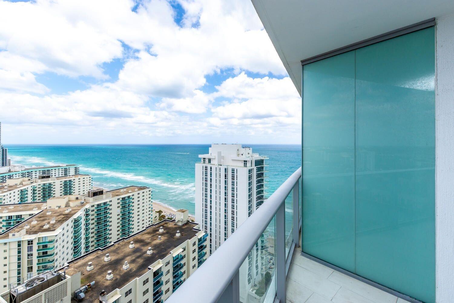 Lyfe Resort & Residences Hollywood Bagian luar foto