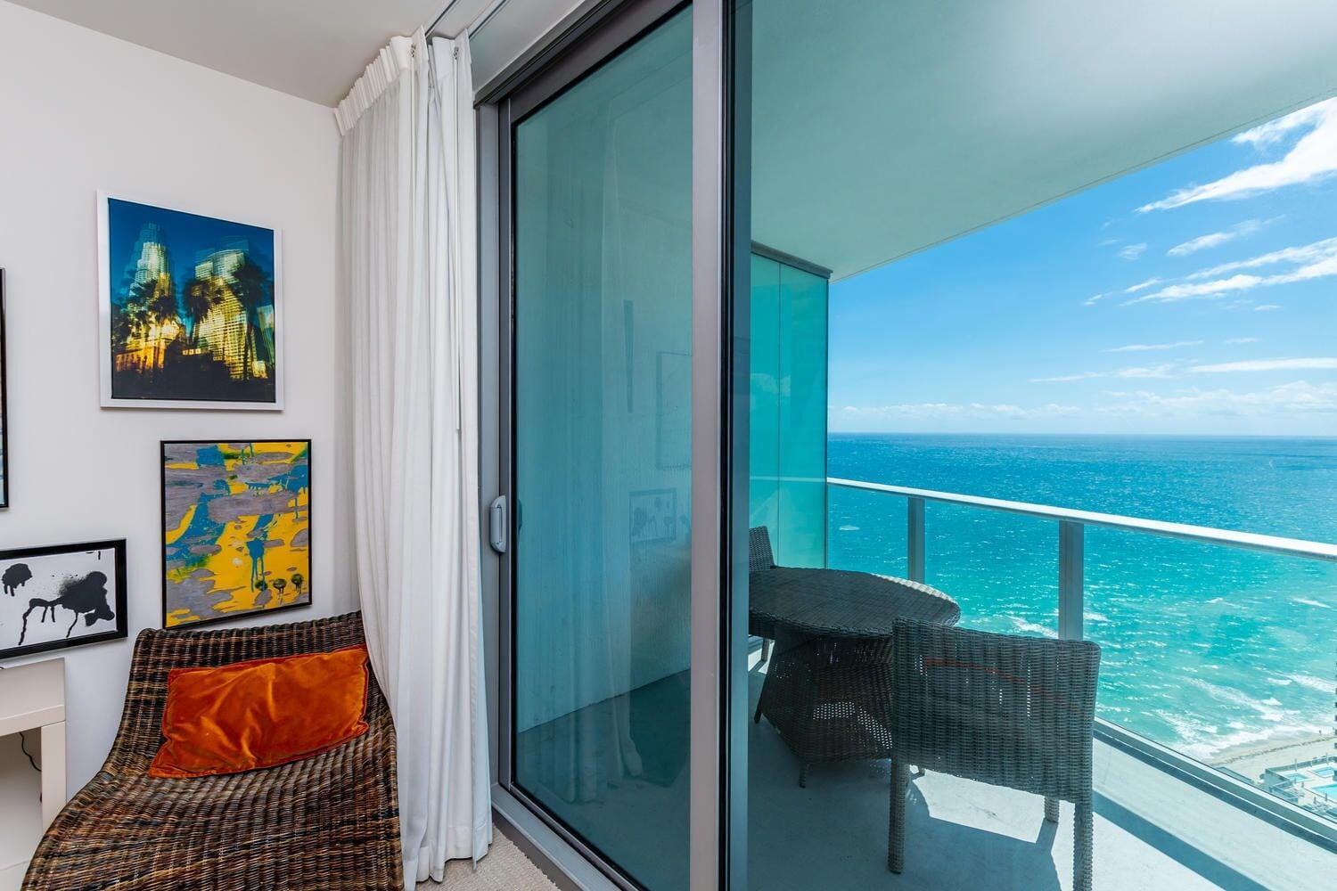 Lyfe Resort & Residences Hollywood Bagian luar foto