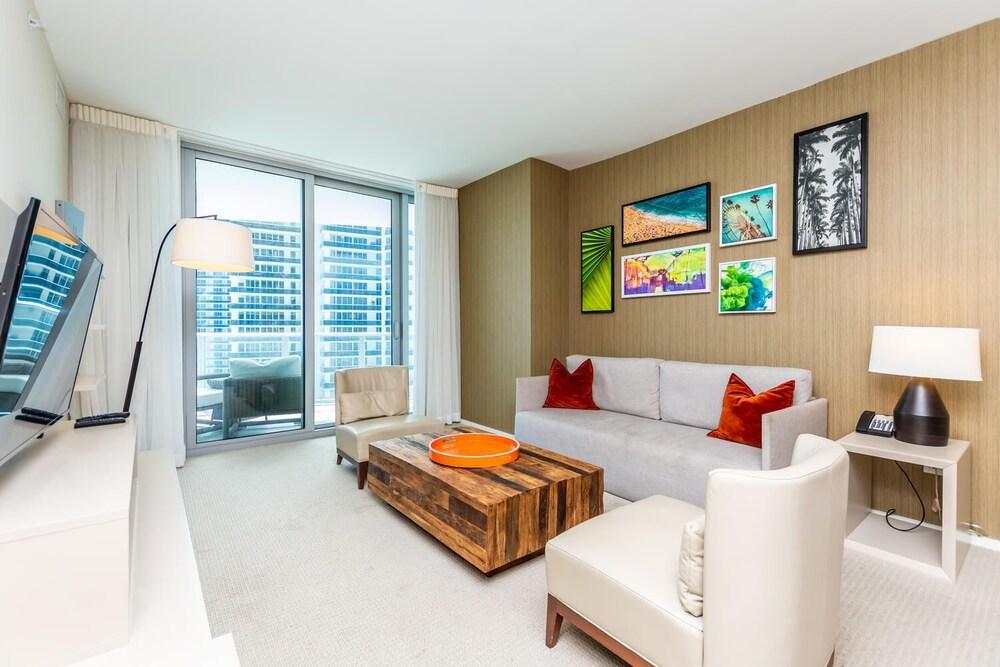 Lyfe Resort & Residences Hollywood Bagian luar foto