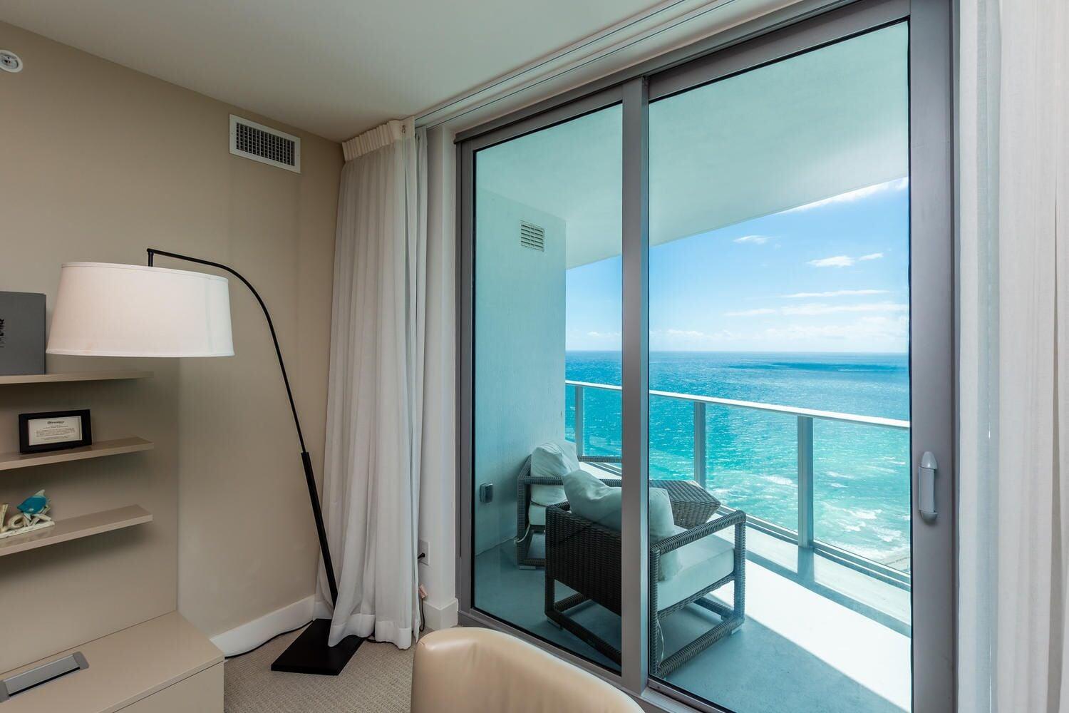 Lyfe Resort & Residences Hollywood Bagian luar foto