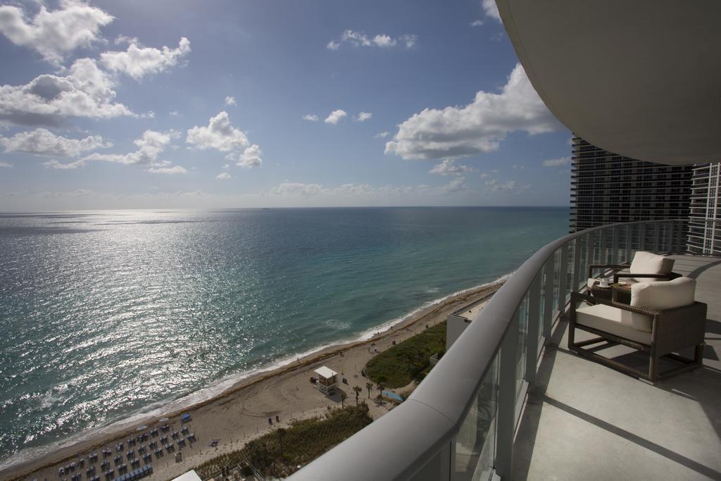 Lyfe Resort & Residences Hollywood Bagian luar foto