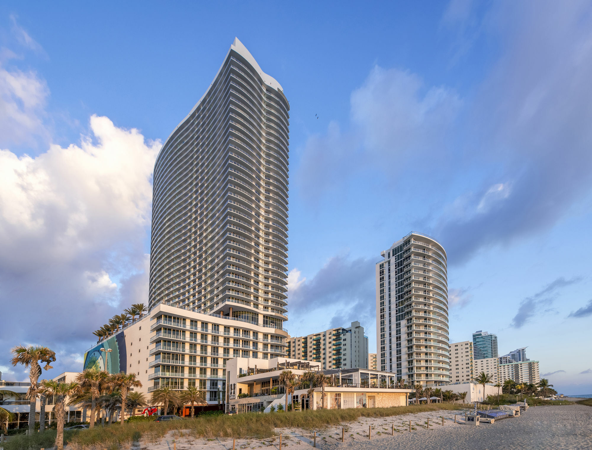 Lyfe Resort & Residences Hollywood Bagian luar foto